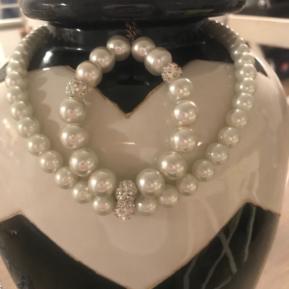 Pearl bracelet and necklace